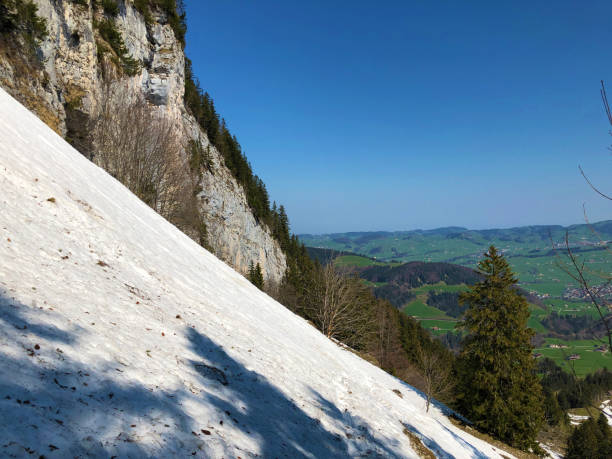 äscher cliff or äscher-felsen (aescher-felsen or ascher-felsen) in the alpstein mountain range and in the appenzellerland region - ascher imagens e fotografias de stock
