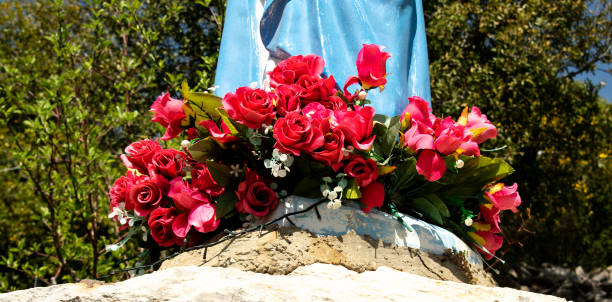 istock Roses on the bottom of a statue 1145910520