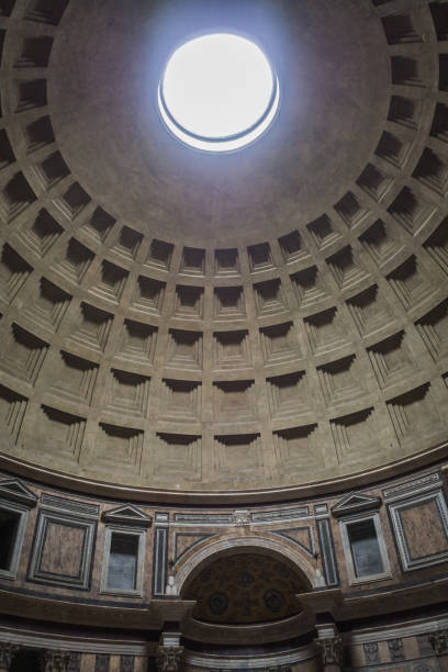 poço da luz da abóbada do panteão em roma italy - ancient rome pantheon rome church dome - fotografias e filmes do acervo