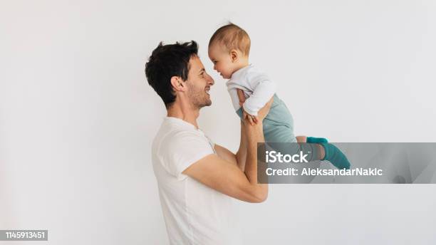 Vater Und Baby Junge Stockfoto und mehr Bilder von Vater - Vater, Freisteller – Neutraler Hintergrund, Familie