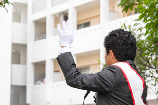 la imagen de campaña de japón - men shouting human hand sound fotografías e imágenes de stock