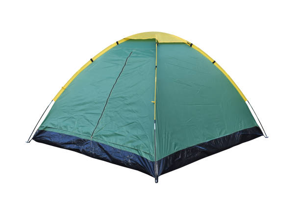 carpa domo de color verde aislada sobre fondo blanco. - tent camping dome tent single object fotografías e imágenes de stock