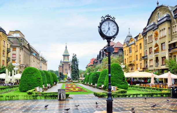 piazza centrale timisoara - romania foto e immagini stock