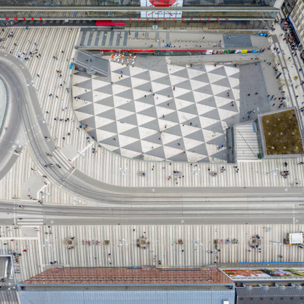 上から見たストックホルム市、都市の景観、sergels トーグ - stockholm town square sergels torg city ストックフォトと画像