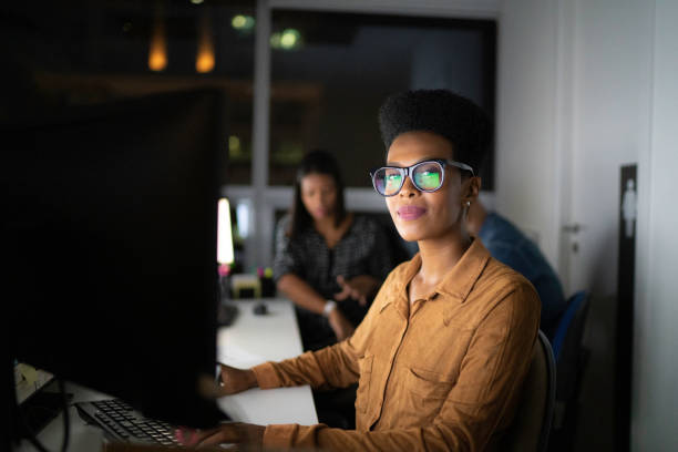Portrait of businesswoman working late in the office Portrait of businesswoman working late in the office natural black hair photos stock pictures, royalty-free photos & images