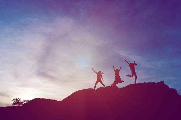 istock Silhouette of team leadership, teamwork and teamwork and delightful silhouette concepts 1146042264