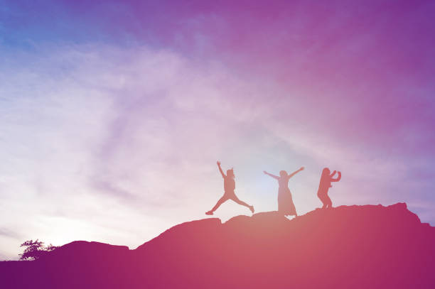istock Silhouette of team leadership, teamwork and teamwork and delightful silhouette concepts 1146042316