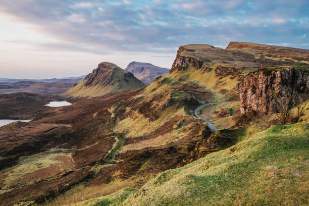 фотограф на троттерниш, остров скай, шотландия - trotternish стоковые фото и изображения