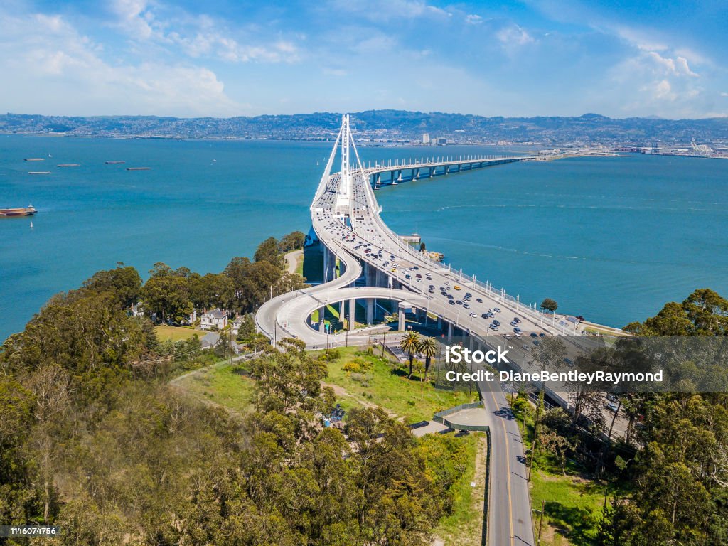 Vista aérea del puente de la bahía - Foto de stock de Oakland - Condado de Alameda libre de derechos
