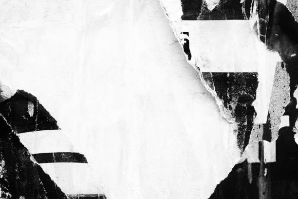 blanco negro viejo rasgado de papel roto arrugado carteles con textura grunge texturas telón de fondo fondos superficie cartel - paint rough peeling grunge fotografías e imágenes de stock