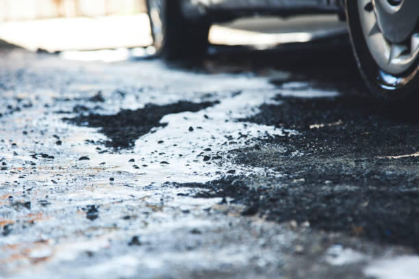 istock Manual car wash 1146098386