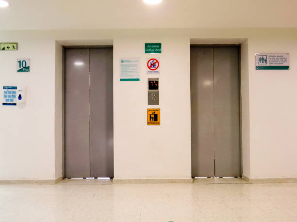 istock Elevator door in doctor's offices 1146154002