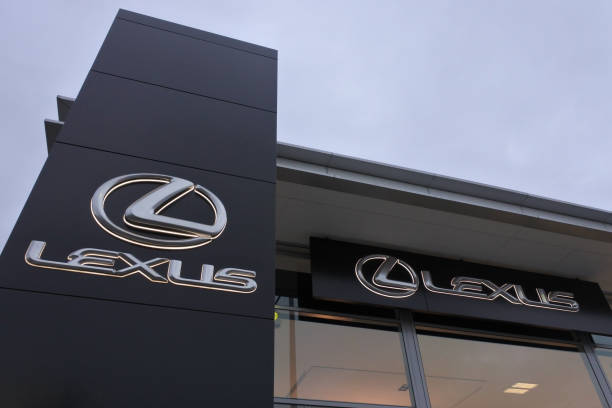 showroom concessionnaire lexus - ville de toyota photos et images de collection
