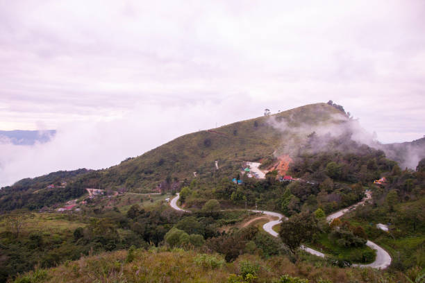 красивая сцена - точка зрения doi pha tang chiang rai, таиланд. - doi pha tang стоковые фото и изображения