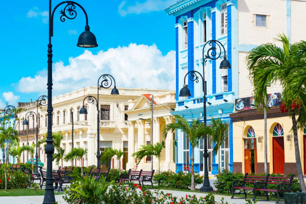 paisaje de la ciudad y la arquitectura vista desde el casco antiguo de santa clara en cuba-serie cuba reportage - colonial style fotos fotografías e imágenes de stock