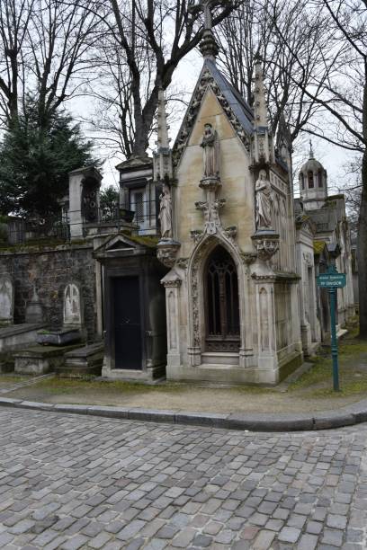 montmartre cemetery, paris, france - cemetery montmartre paris france france imagens e fotografias de stock