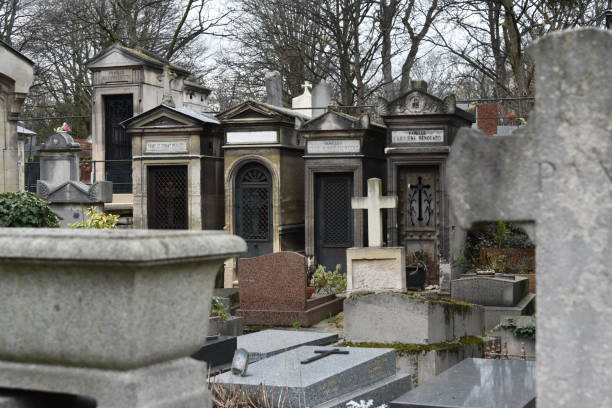 montmartre cemetery, paris, france - cemetery montmartre paris france france imagens e fotografias de stock