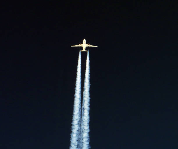 istock Airplane In-flight contrails Travel Airlines 1146273363