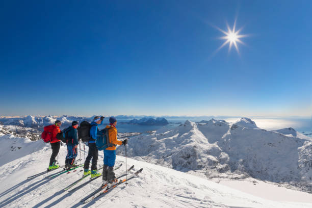 영원한 얼음의 스키 투어링,로 포 텐-노르웨이 - powder snow ski ski track track 뉴스 사진 이미지