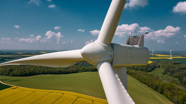 parco eolico in francia - turbina a vento ad asse verticale foto e immagini stock