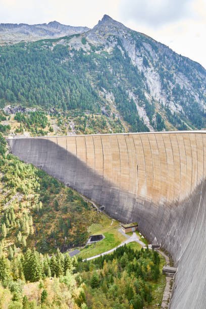istock Dam with big lake in austrian Alps 1146295363