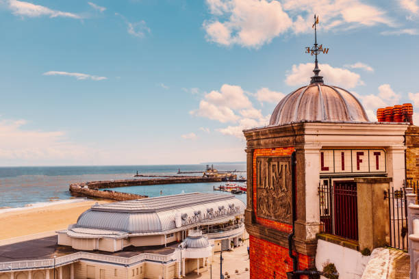 Wellington Crescent Cliff Lift in Ramsgate, Kent, UK RAMSGATE, ENGLAND - APR 25 2019 Wellington Crescent Cliff Lift, an Edwardian grade II listed working elevator above Ramsgate main sands, the Royal Pavilion and the harbour arm wall. Kent, UK ramsgate stock pictures, royalty-free photos & images