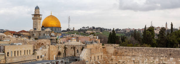 エルサレム, イスラエル - the western wall wall east city ストックフォトと画像