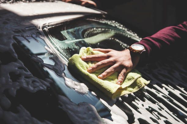 istock man hand cloth washing car 1146316402