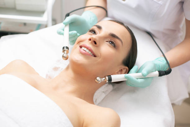 istock Close up of microcurrent therapy with metal prongs 1146321039