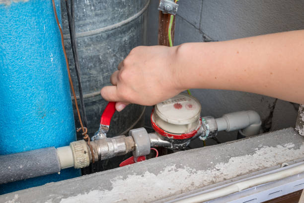 istock Water meter and pipes in old flat 1146406745