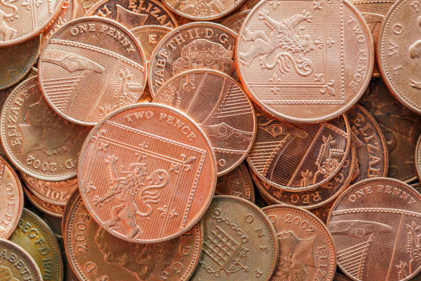 low value british coins - british currency coin two pence coin british coin imagens e fotografias de stock