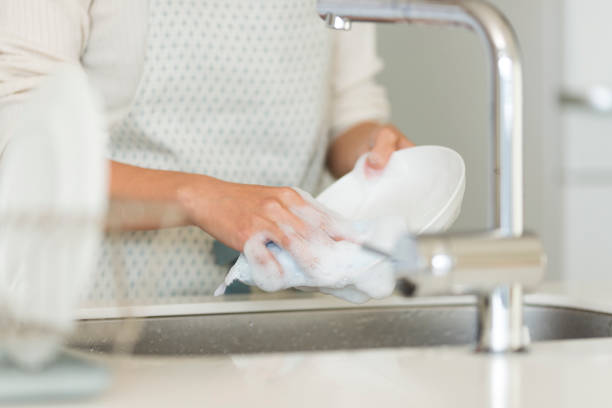istock Housewife washing dishes 1146433615