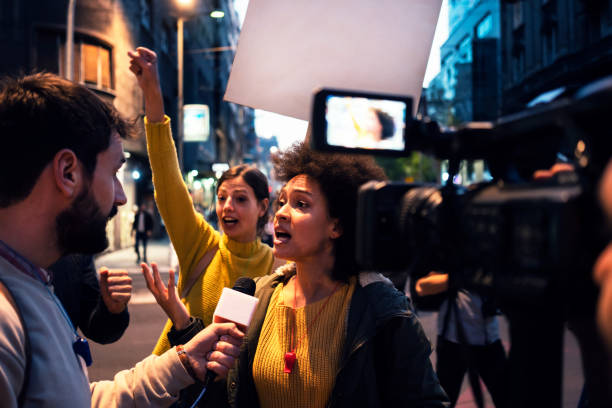 若手抗議者 - protest women marching street ストックフォトと画像