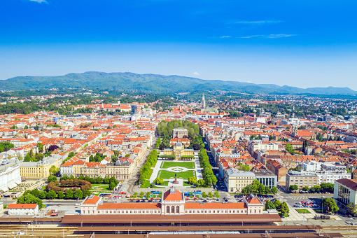 Zagreb, Croacia, toma aérea del centro histórico de la ciudad photo