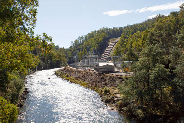 elektrownia tarraleah - hydro tasmania - derwent river zdjęcia i obrazy z banku zdjęć