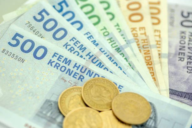 danske кроны; банкноты и монеты - danish currency стоковые фото и изображения