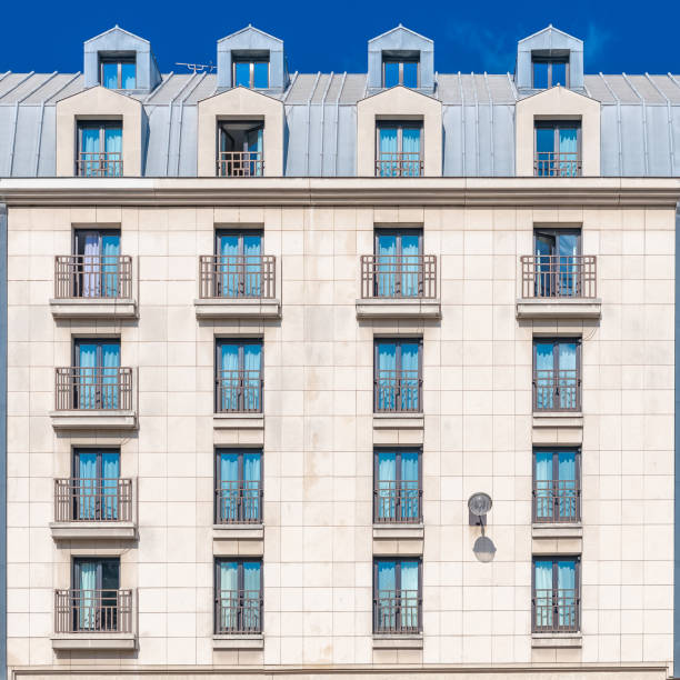 パリ、美しい建物 - building exterior built structure street paris france ストックフォトと画像