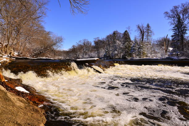 milwaukee river and snow on trees on sunny morning - glendale wisconsin stock-fotos und bilder