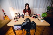 frau-vlogt-%C3%BCber-make-up.jpg?b=1&s=1