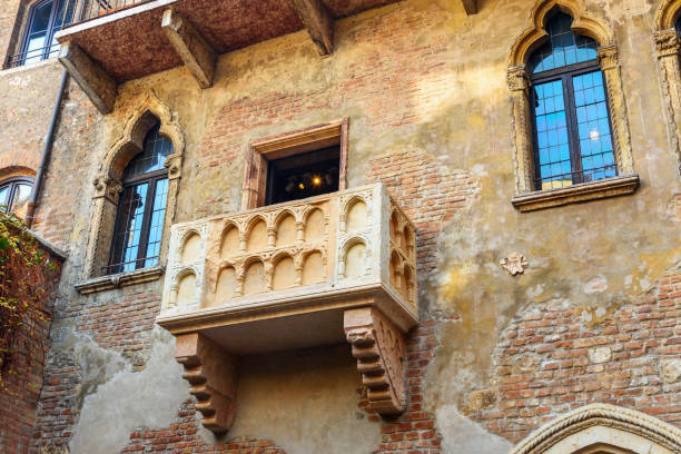 balkon julii w domu julii capulet. werona. włochy - capulet zdjęcia i obrazy z banku zdjęć