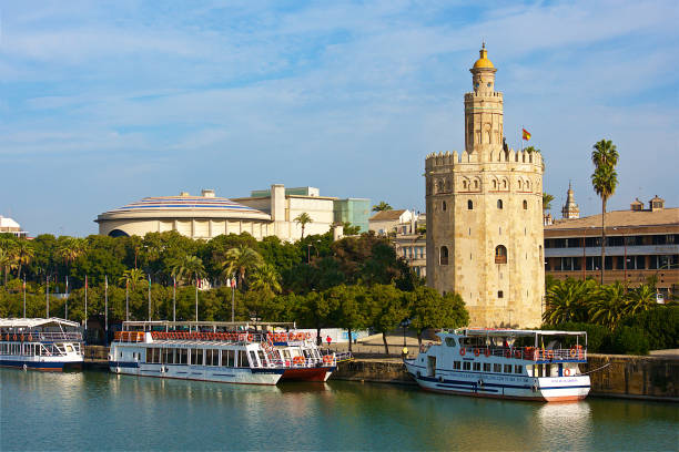 스페인 세비야의 토 레 델 오로. - seville sevilla torre del oro tower 뉴스 사진 이미지