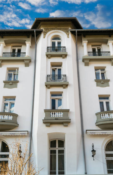 istock Symmetric perspective view of building with balconies 1146639091