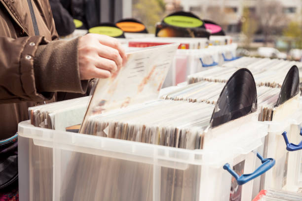 istock Choosing old records in flea market 1146640239