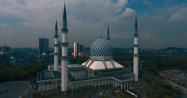istock Sultan Salahuddin Abdul Aziz Mosque. 1146640283