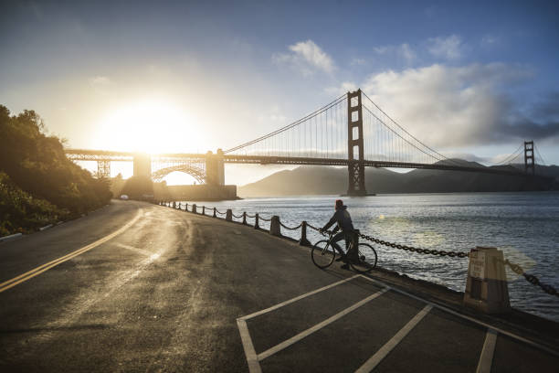 istock Commuter with road racing bicycle and Golden Gate Bridge 1146648247