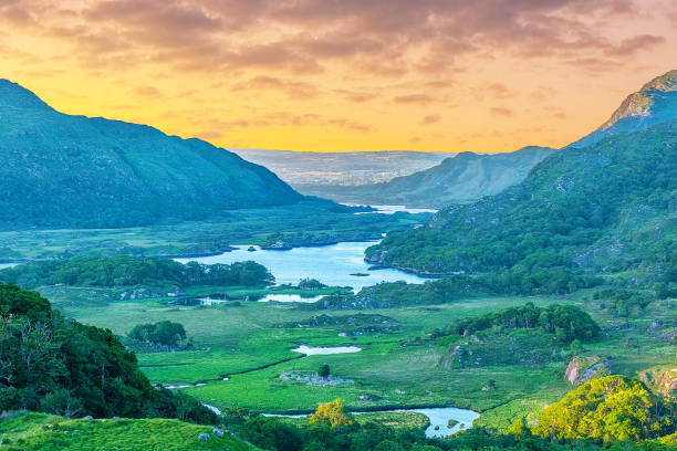 laghi di killarney, vista da ladies view, contea di kerry, irlanda - anello di kerry foto e immagini stock