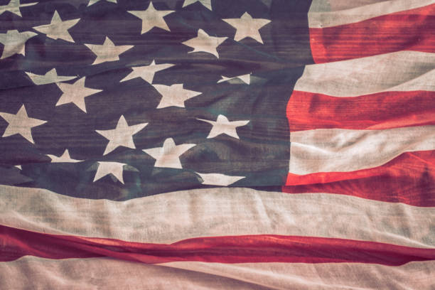 symbole patriotyczne. stara amerykańska flaga. - patriotism american flag flag retro revival zdjęcia i obrazy z banku zdjęć