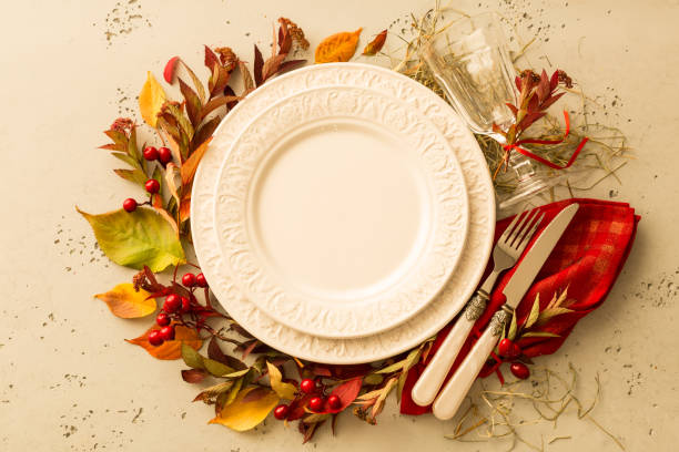 design dell'impostazione del tavolo autunnale (autunno) o del ringraziamento - thanksgiving table setting autumn foto e immagini stock