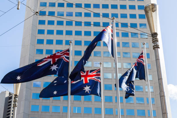 australian flag and the central business district of melbourne - melbourne cityscape clear sky day imagens e fotografias de stock