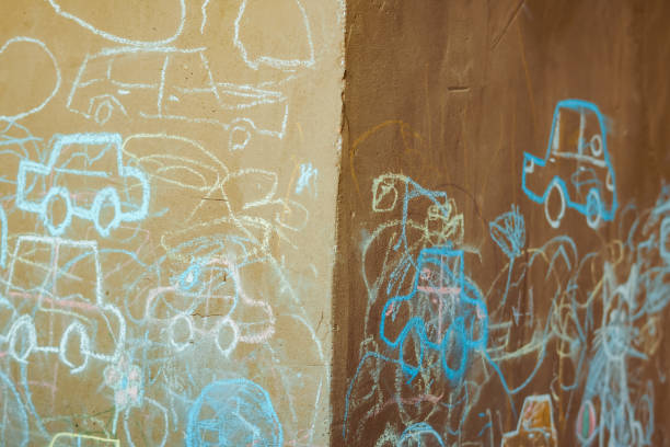 istock children's drawings on the wall 1146697320